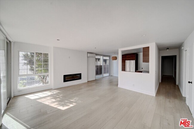 Photo - 15 Spinnaker St Unit 101