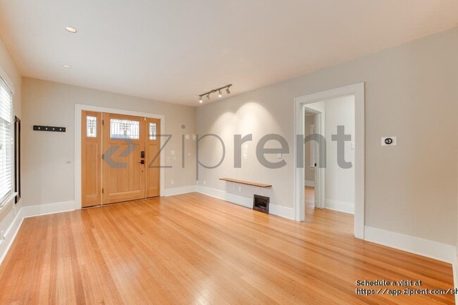 Photo - 3332 35th Ave S