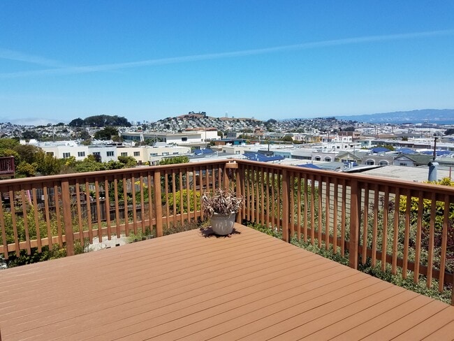 Spacious outdoor deck - 295 Oxford St