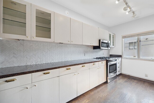 Photo - 1393 Arlington St