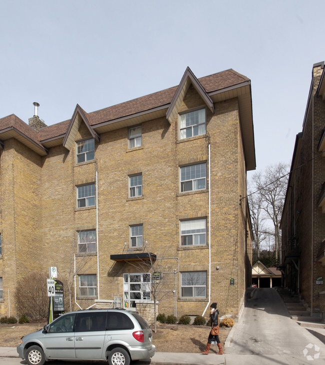 Photo - 2402-2406 Queen St East