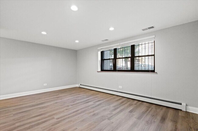 Photo - 541 W Oakdale Ave Unit 102