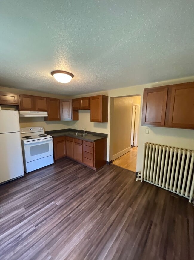 Photo - 327 W 4th St Unidad #2