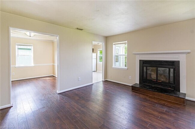 Photo - 625 Aylesbury Drive