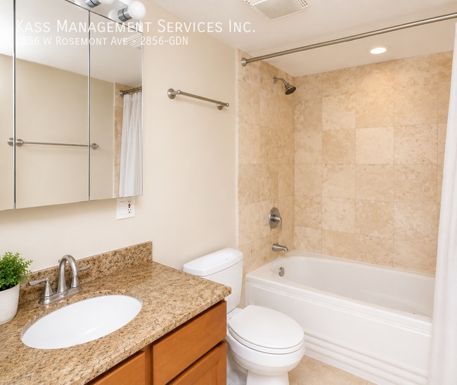 Photo - 2856 W Rosemont Ave Unidad 2856-GDN