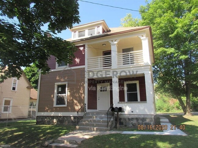Building Photo - 1063 Quarry Ave NW Unit 2