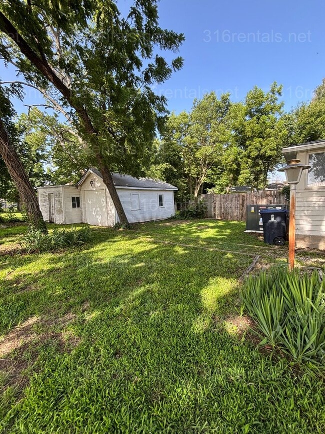 201 W Olive Ave