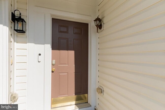 Building Photo - 1650 Mohegan Dr