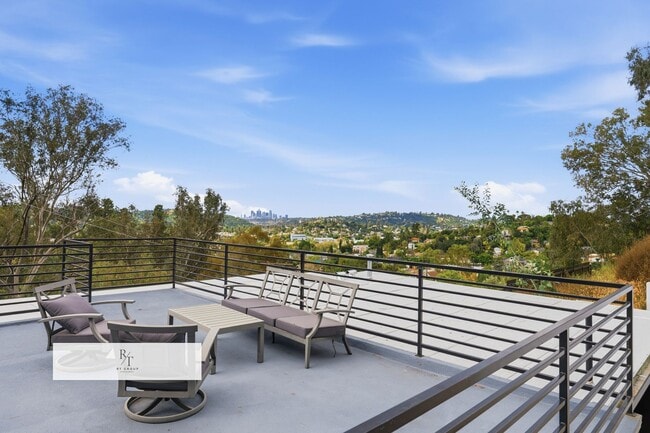 Photo - Luxury Modern Living with Stunning LA Skyline Views