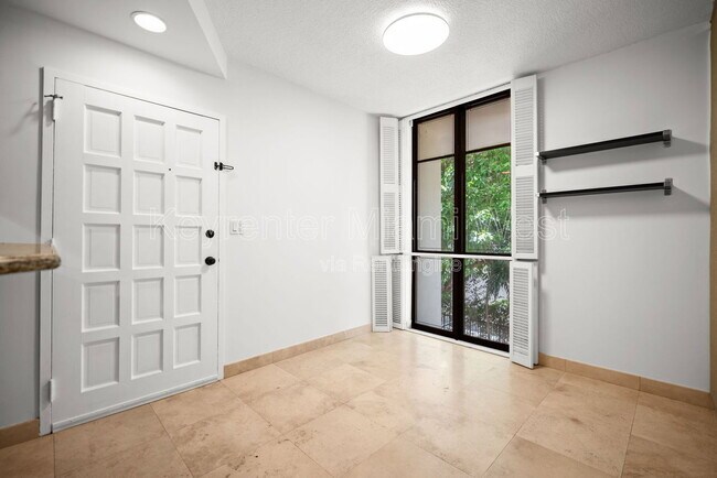 Photo - 2666 Tigertail Ave Unidad Apartment 209