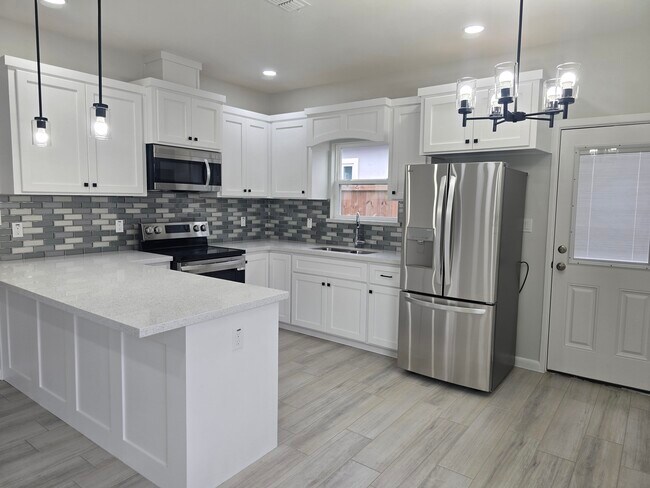 Photo - 919 N Abbey Ave Unit 1