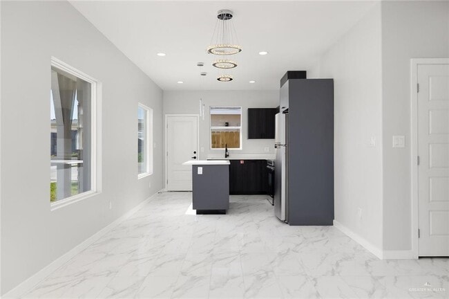 Photo - 16 W Woodson Dr