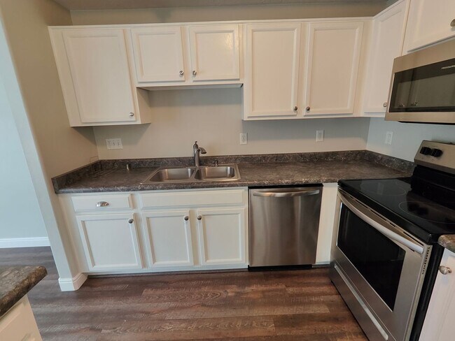 Photo - Spectacular 3-Bedroom Draper Townhouse with Garage