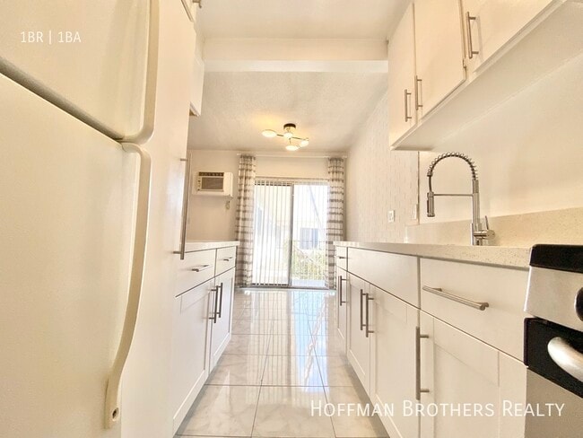 Photo - 1313 N June St Unidad 209