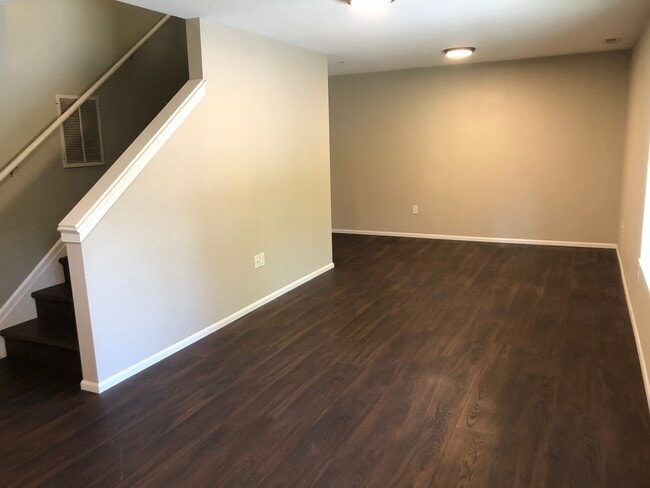 Photo - 510 E James St