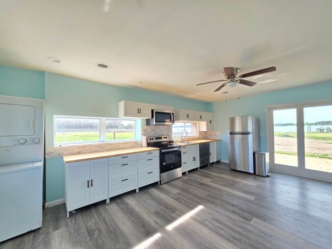 Photo - 22931 Steele Dr