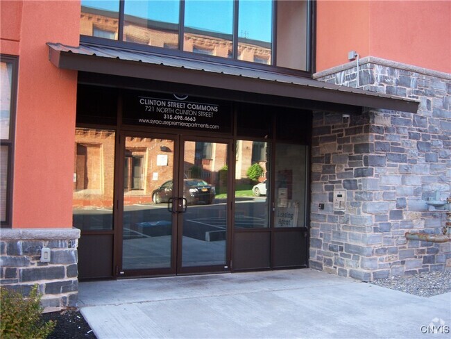 Building Photo - 721 N Clinton St Rental