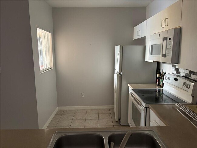 Photo - 533 Villa Del Sol Cir Unit 202