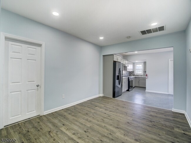 Photo - 27 Honiss St