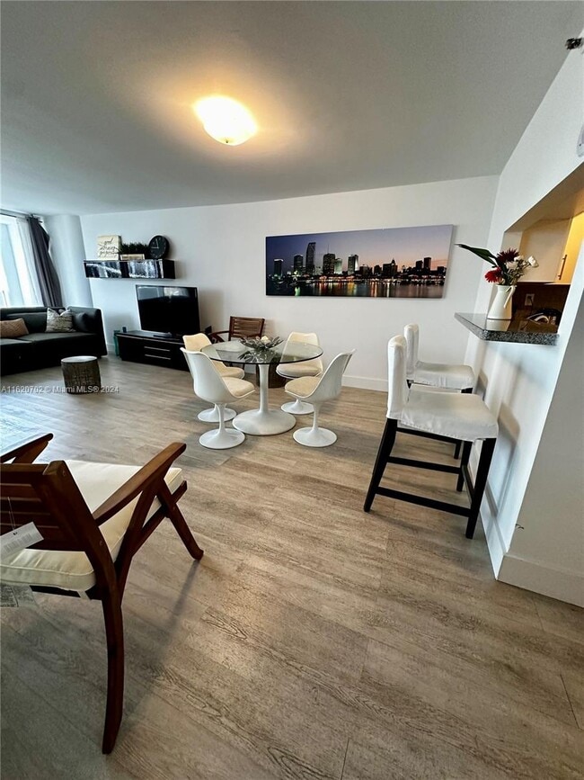 Photo - 1717 N Bayshore Dr Unidad A-1649