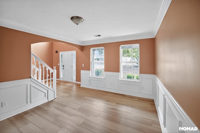 Photo - 395 Lamont Ln