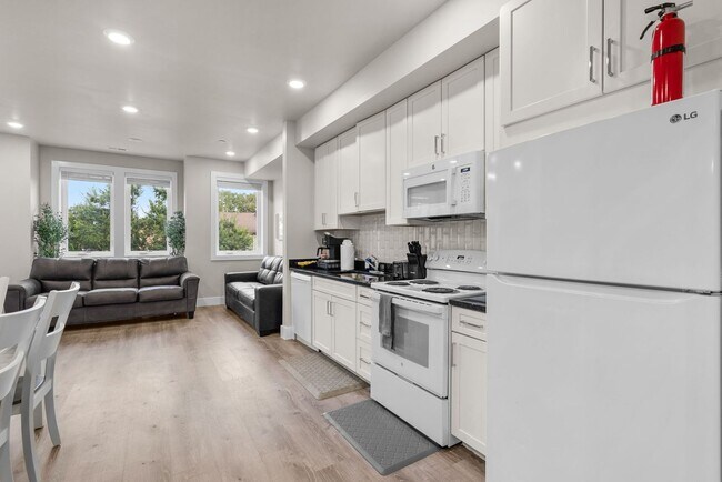 Photo - 713 16th St NE Unit 2