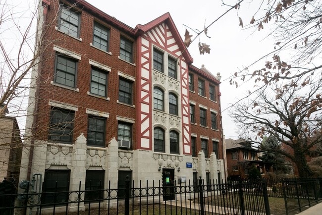 Building Photo - 2425 N Kedzie Blvd Rental