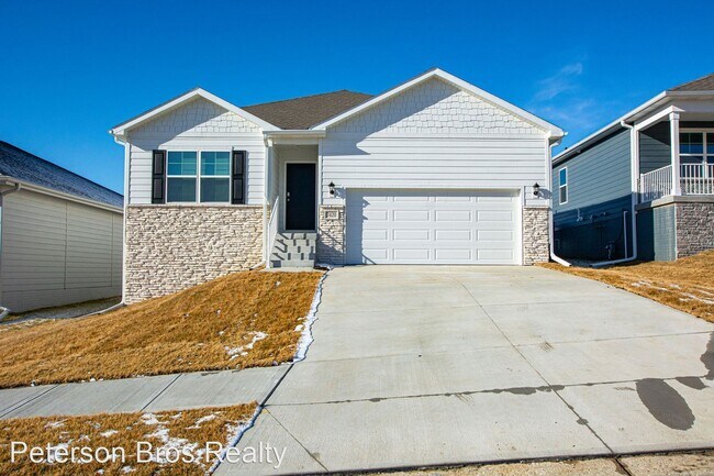 3 br, 2 bath House - 7420 North 175th Circle - 3 br, 2 bath House - 7420 North 175th Circle