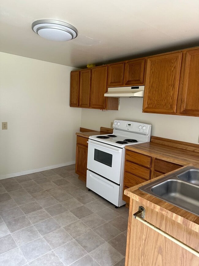 Photo - 2 bedroom 1 bath Roseburg duplex off Harvard