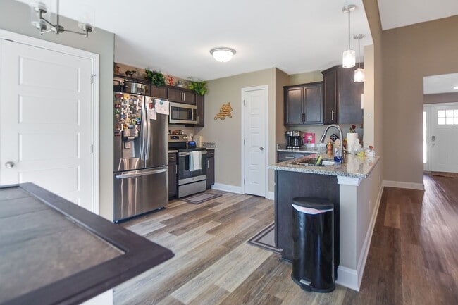 Photo - Pet Friendly Three Bedroom!