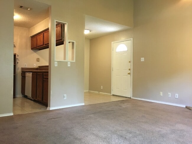 Photo - 906 Sirocco Dr Unit A
