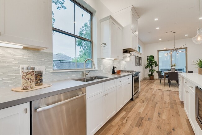 Photo - 1414 Wichman St