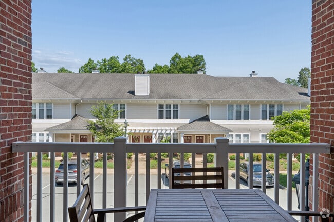 2BR, 2BA - 1,230SF - Balcony