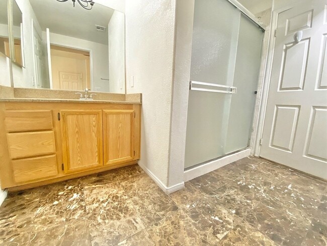 Building Photo - BEAUTIFUL CONDO NEAR LONE MOUNTAIN WITH CUSTOM WALK-IN CLOSET