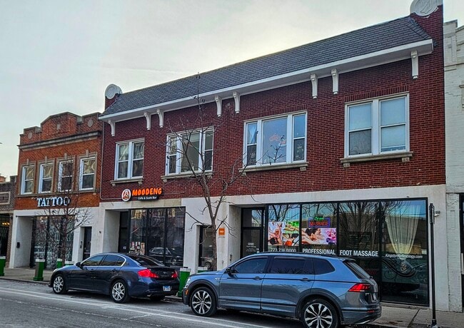 Building Photo - 4034 N Milwaukee Ave Unit 2C