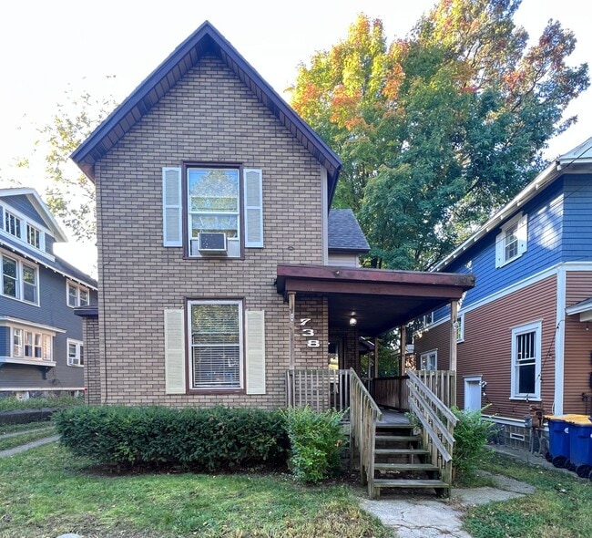 Photo - 738 Fountain St NE