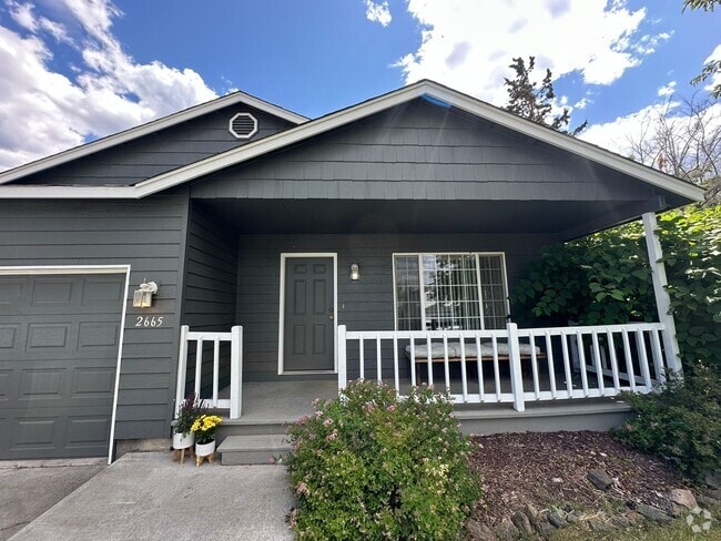 Building Photo - Charming 3-Bedroom Home with Open Layout &...