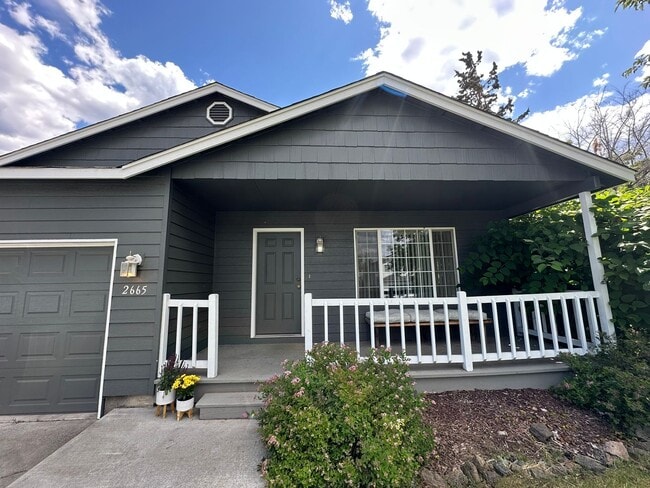 Charming 3-Bedroom Home with Open Layout &... - Charming 3-Bedroom Home with Open Layout &...