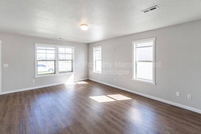 Photo - 9105 W Red St