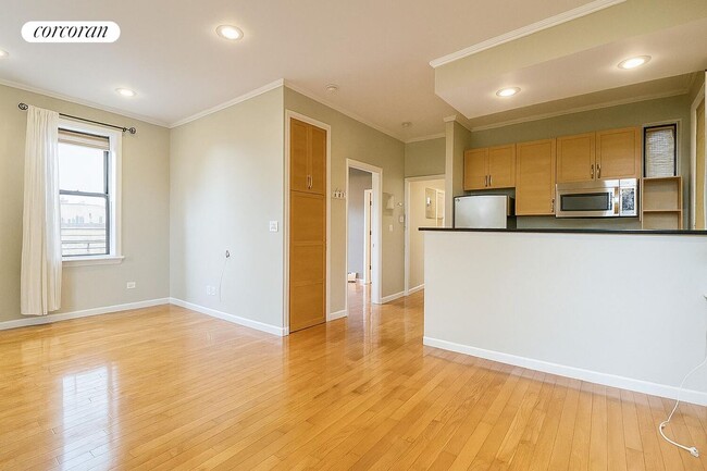 Photo - 206 E 124th St