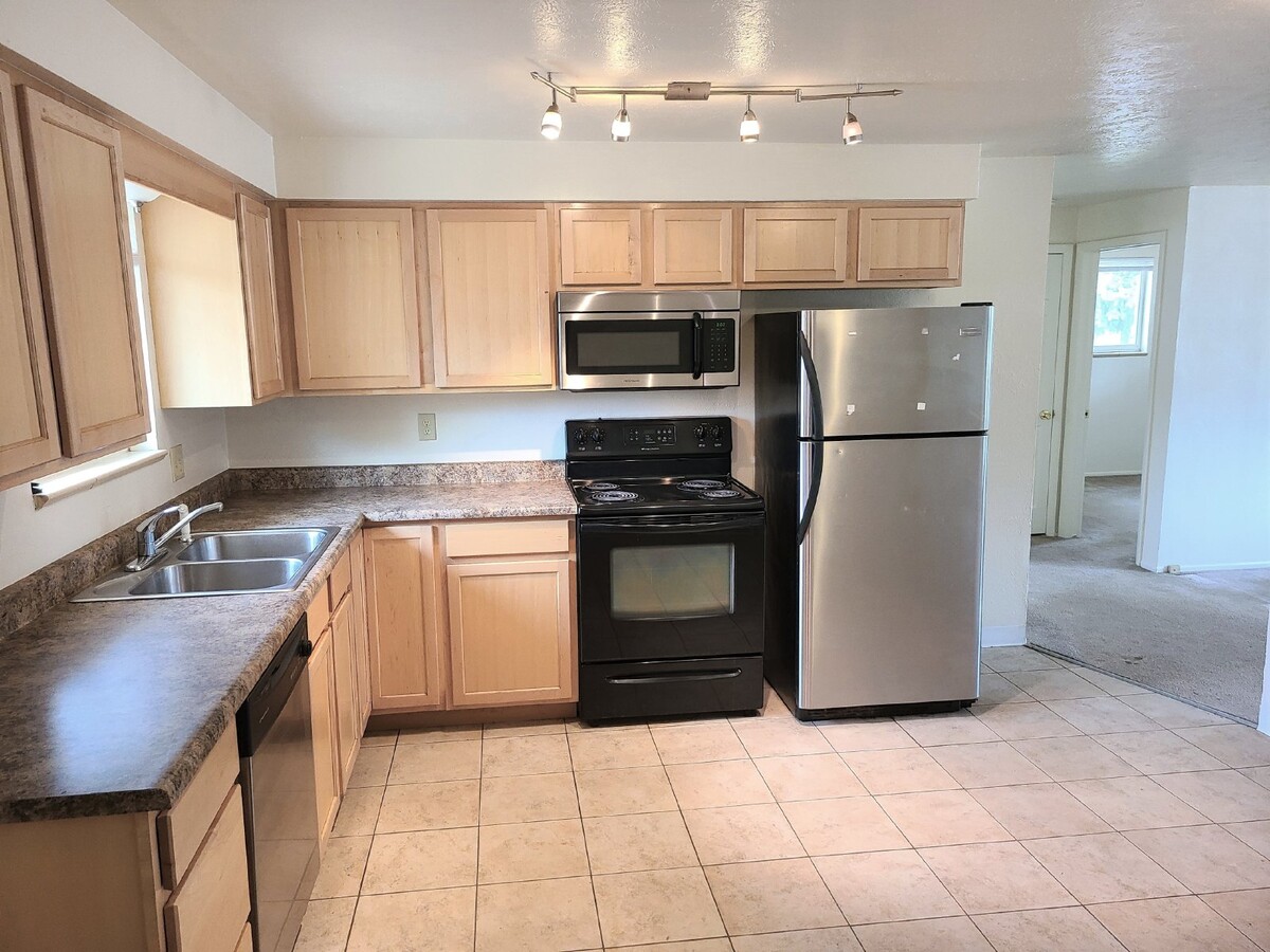 "Cozy Comfort Awaits: Charming 2-Bed Duple... - "Cozy Comfort Awaits: Charming 2-Bed Duple... Apartment