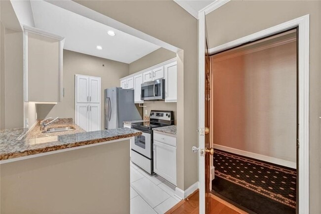 Photo - 2865 Lenox Rd NE Unit 610