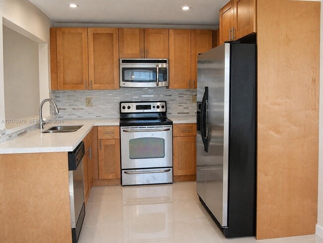 Building Photo - 454 NE 210th Cir Terrace Unit 202-7B