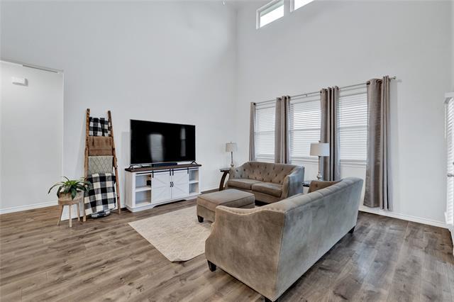 Photo - 717 Rawhide Way