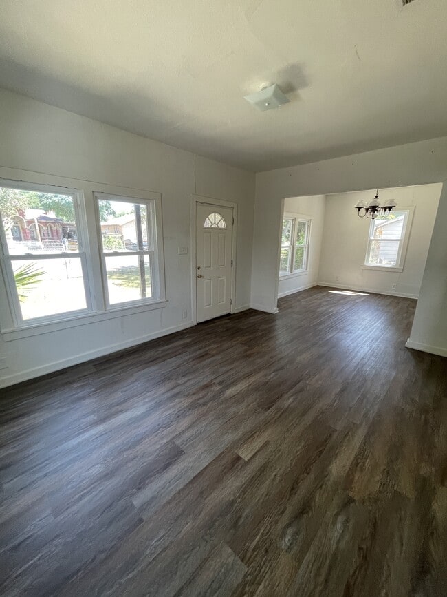 Photo - 3618 W Travis St