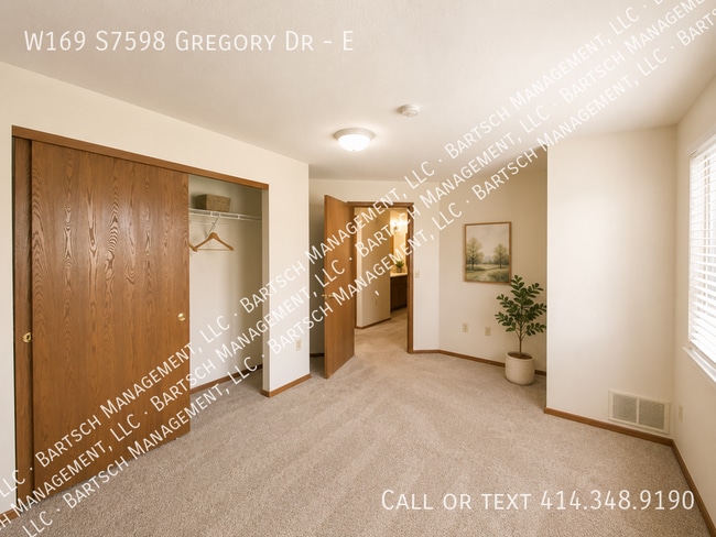 Photo - W169S7598-S7598 Gregory Dr Unit E
