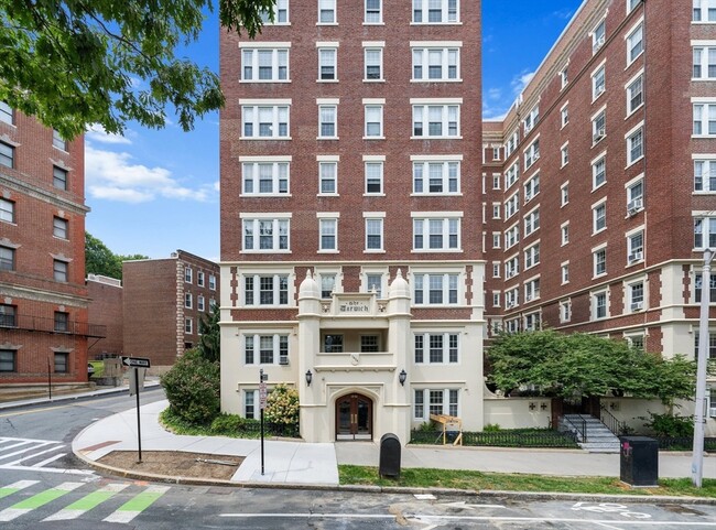 Photo - 1450-1454 Beacon St Condominio Unidad 643