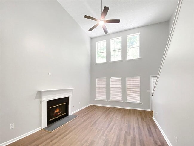 Photo - 1232 Gates Cir SE