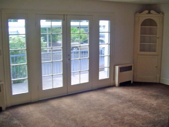 Photo - West Springfield near Autzen large home with basement