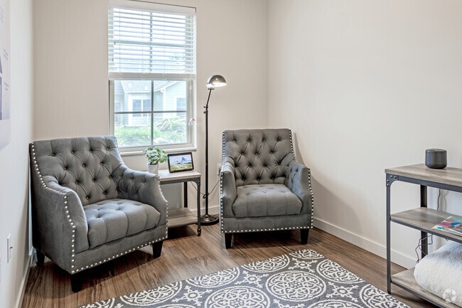 2BR, 2BA Den - The Minnetonka Villa